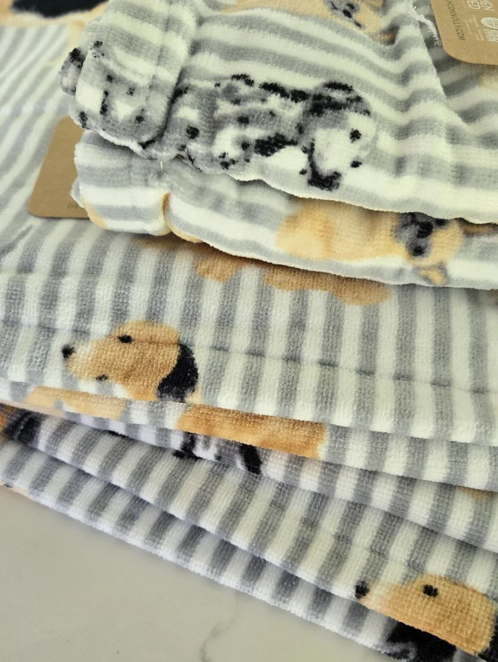 DOG PRINT Bath Towels & Hand Towel Set Deborah Connolly New With Tags Dogs